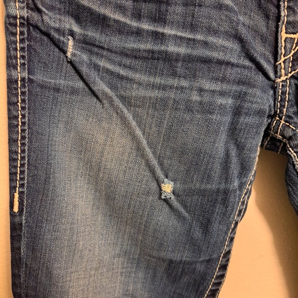 Big Star "LIV" Distressed Embroidered Pocket Denim Jean Capris, size 28 - Picture 9 of 13